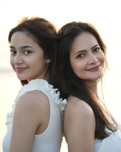 Cut Tari Most Liked Photos and Posts