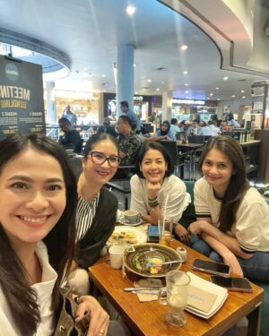 Cut Tari Instagram - Akhirnya ngumpul juga ❤️ 
Sekalinya ketemu langsung bikin banyak rencana 😎