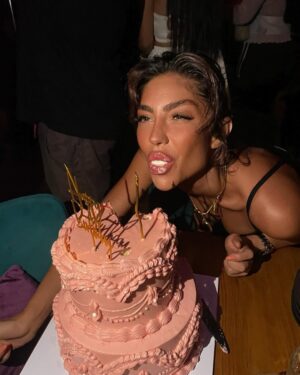 Cynthia Makhoul Instagram - Turning Thirty is worth celebrating. 🎂 
Thanks to my Friends, A night that I will remember @vaarruecoss @lounasartre LoveYaa! <3