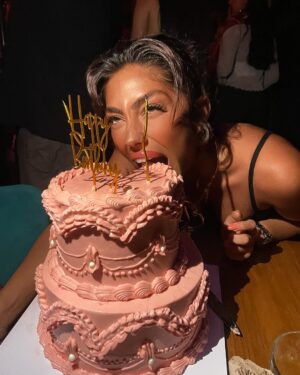 Cynthia Makhoul Instagram - Turning Thirty is worth celebrating. 🎂 
Thanks to my Friends, A night that I will remember @vaarruecoss @lounasartre LoveYaa! <3