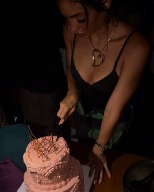 Cynthia Makhoul Instagram - Turning Thirty is worth celebrating. 🎂 
Thanks to my Friends, A night that I will remember @vaarruecoss @lounasartre LoveYaa! <3