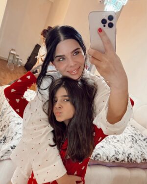 Damla Ersubaşı Instagram - Güzel uyanalım yeni haftaya☺️❤️🤍 #canımkızım