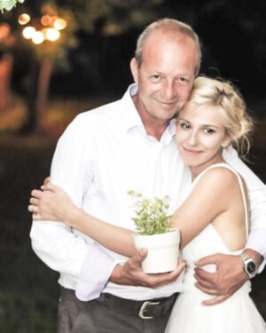 Dana Rogoz Instagram - Il iubesc. Magi al meu. Si al vostru, stiu. Jucam din nou impreuna in spectacolul "Proof" regia Andrei si Andreea Grosu. Trebuie neaparat sa veniți sa il vedeti:

❣️ Sambata, 15 martie, ora 20:00, Teatrul Țăndărică
❣️ Luni, 24 martie, ora 20:00, Teatrul de Comedie - Sala Noua

Bilete gasiti pe tomtix, mystage si eventbook. Va rog mult sa dati mai departe vestea, catre toti cei care își doresc sa vadă sau sa revada acest spectacol.