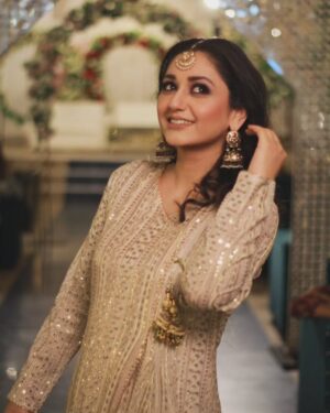 Dania Enwer Instagram - Eid Mubarak 🌜🤍✨
.
.
.
📷 @syedusamaofficial 👑