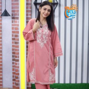 Dania Enwer Instagram - Pink on Mornings 💕
.
.
.
.
.
#talkshow #morningmotivation #competition #comparisons