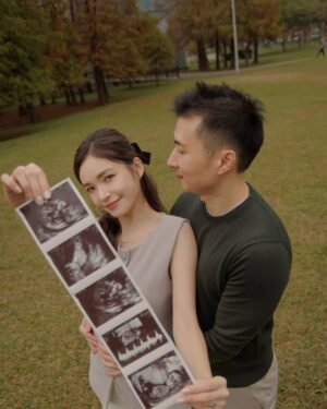 Dara Hanfman Instagram - 我們要當爸爸媽媽啦！
Can’t wait to meet our little one 👶🏻🤰🏻