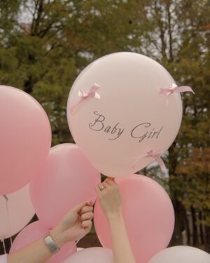 Dara Hanfman Instagram - It’s a girl!!!!!!
我們的小寶貝是個小女生🩷

🎈@oballoon_tw