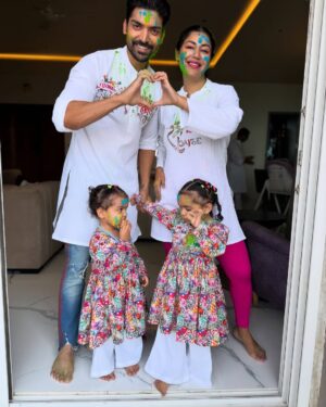 Debina Bonnerjee Instagram - Happy holiiiiiiii 🎨🧡🩵🟦🩷🟠🟡

All our outfit @babycasa_babyboutique
