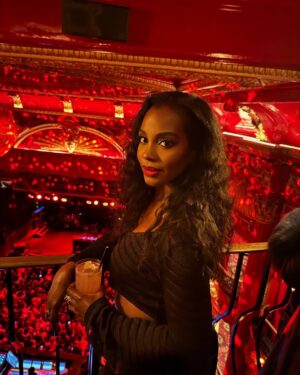 Deborah Ayorinde Instagram - About last night…

Waiting for @leonthomas at @kokocamden

Hair by: @khairsforyou at @kemis.place
