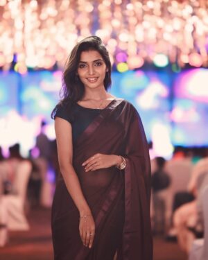 Deepika Damu Instagram - Why a saree?’ they asked
Because elegance doesn’t need an explanation✨
Swipe through to catch a glimpse of mine! 💫

📸: @iswarya_photos ❤️✨

#kanaakaanumkaalangal #vijaytelevision #disneyplushotstartamil #deepikainkanaakaanumkaalangal #deepuuinkanaaasharitha #deepuuharitha #deepuuharithakanaa  #harithatomboy #deepuutomboy #deepuuharithatomboy #deepuureels #deepuuofficial #reels #deepuuinsaree #ᴛʀᴇɴᴅɪɴɢʀᴇᴇʟs #dancevideo #jodiareuready #jodiareuready💃🕺 #deepikadamu #deepikajodi