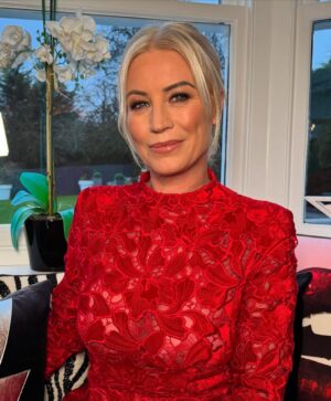 Denise Van Outen Instagram - @tvchoicemagazine awards London ⭐️
@johnny_vaughan66 
@mrscmcguinness & @mrduncanjames 
@melvinodoom 

🥂 @c4gogglebox (Winner) @studiolambert 

Dress - @nadinemerabi 
Shoes -  @tabithasimmons 
Glam -💫 hair & make up @melissabourne 
Photo credit @brett_d_cove