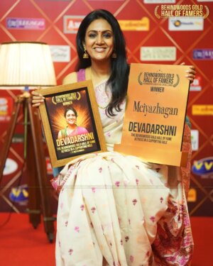 Devadarshini Instagram - Deva Darshni – The Behindwoods Gold Hall of Fame Actress in a Supporting Role! 🏆✨

#DevaDharshini #BehindwoodsGoldHallOfFamers