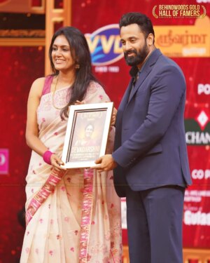 Devadarshini Instagram - Deva Darshni – The Behindwoods Gold Hall of Fame Actress in a Supporting Role! 🏆✨

#DevaDharshini #BehindwoodsGoldHallOfFamers