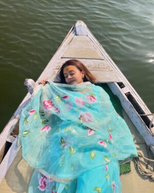 Devoleena Bhattacharjee Instagram - Har Har Mahadev 

#mahashivratri #devoleena #kashivishwanath
