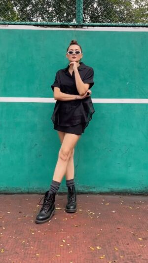 Dewi Rezer Instagram - I’m ready for it ❤️✨
•
Top @masshiroandco 
Skort @zara 
Boots @drmartensofficial @drmartensid