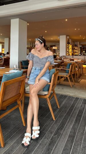 Dewi Rezer Instagram - Bali is always a good idea, but where’s my sunset?? 🤣🤣🤣 kebetulan hujan hari ituwh ❤️
Thank you for my bowcyehhh @wiwidpaps for taking this beautiful video.