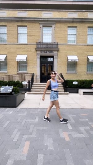 Dewi Rezer Instagram - Strolling around Yorkville ❤️✨
