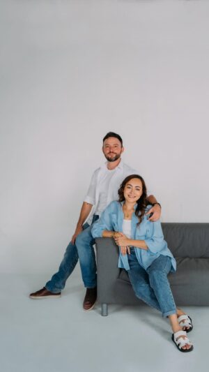 Dewi Rezer Instagram - Happy Birthday! With each year you just get better and more beautiful. Thanks for being the cover girl for our family. May the year bring success and joy! We’re all so grateful for you and love you so much! Thanks to @oxalispictures for the new family photos