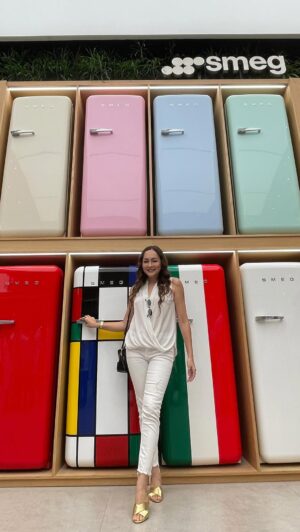 Dewi Rezer Instagram - Congratulations @smeg.id for your Grand opening in Indonesia , thank you @jiebbyharold for having me ❤️✨