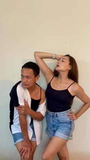 Dewi Rezer Instagram - Serupa tp tak sama 🤣🤣🤣 emang boleh se kembar iniyh bundahh????