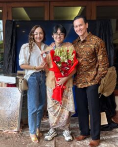 Dewi Rezer Most Liked Photos and Posts