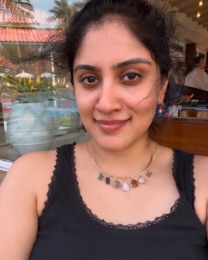 Dhanya Balakrishna Instagram - Vibe check in black! 🎵🎧 #weekend