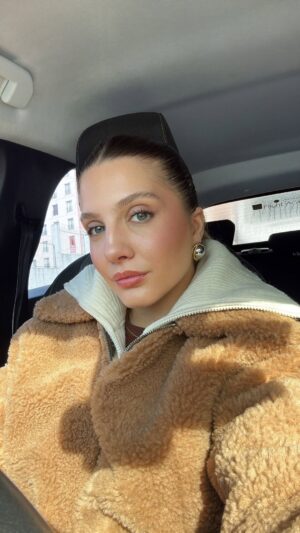 Dilara Kurtulmuş Instagram - Uzuun zamandır hayalini kurduğumuz konsere sonunda gidebildiik çok güzeldiii ♥️ 

#reklam