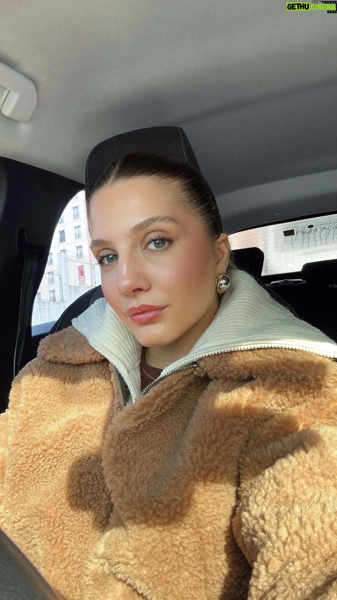 Dilara Kurtulmuş - 14.8K Likes - Uzuun zamandır hayalini kurduğumuz konsere sonunda gidebildiik çok güzeldiii ♥️
#reklam