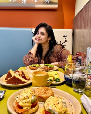 Dimple Harika Instagram - Weekend brunch scenes ☕️🥯🍽️