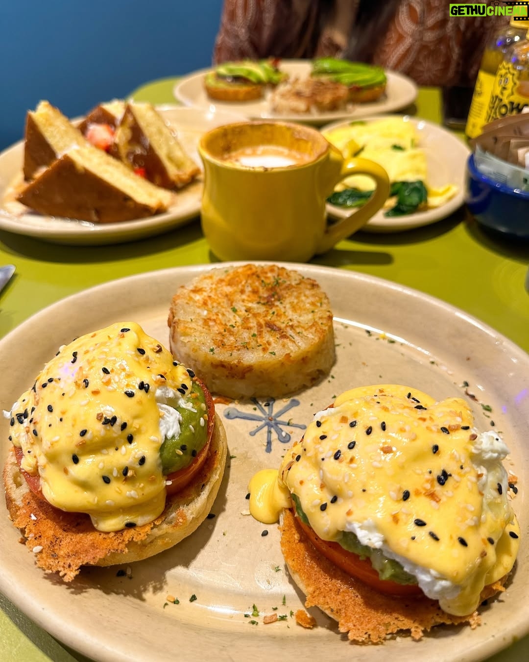 Dimple Harika - 3 Likes - Weekend brunch scenes ☕️🥯🍽️
