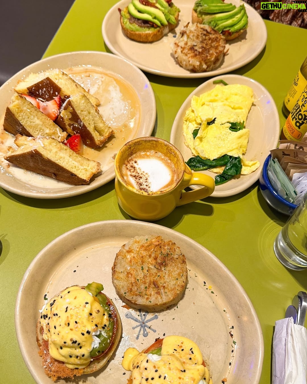 Dimple Harika - 3 Likes - Weekend brunch scenes ☕️🥯🍽️