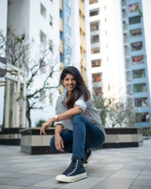 Dipshi Blessy Instagram - Alexaaaaaa play aaradi kaatre song from Thalaivan vishal movie 😎😎

📸: @naresh.k15
