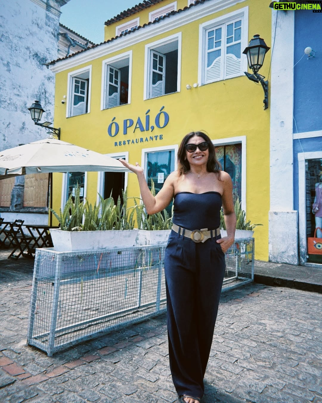 Dira Paes - 33.2K Likes - Um fim de semana pra ficar na história e na memória! Que honra participar da estreia da turnê #TempoRei, do gigante @gilbertogil, rodeada de amigos, sentindo o calor do público e vivendo Salvador! Que privilégio poder viver na mesma época que Gil! Obrigada, @Rolex, por proporcionar essa experiência incrível.