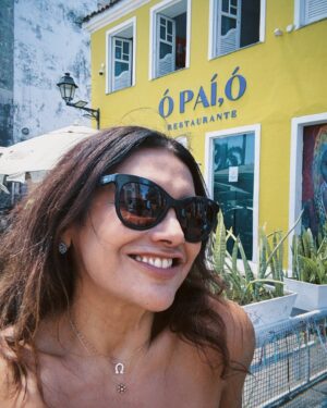 Dira Paes Instagram - Um fim de semana pra ficar na história e na memória! Que honra participar da estreia da turnê #TempoRei, do gigante @gilbertogil, rodeada de amigos, sentindo o calor do público e vivendo Salvador! Que privilégio poder viver na mesma época que Gil! Obrigada, @Rolex, por proporcionar essa experiência incrível.