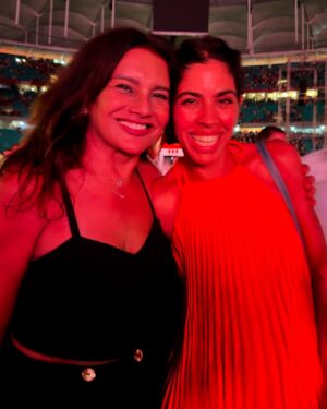 Dira Paes Instagram - Um fim de semana pra ficar na história e na memória! Que honra participar da estreia da turnê #TempoRei, do gigante @gilbertogil, rodeada de amigos, sentindo o calor do público e vivendo Salvador! Que privilégio poder viver na mesma época que Gil! Obrigada, @Rolex, por proporcionar essa experiência incrível.