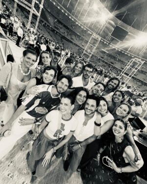 Dira Paes Instagram - Um fim de semana pra ficar na história e na memória! Que honra participar da estreia da turnê #TempoRei, do gigante @gilbertogil, rodeada de amigos, sentindo o calor do público e vivendo Salvador! Que privilégio poder viver na mesma época que Gil! Obrigada, @Rolex, por proporcionar essa experiência incrível.