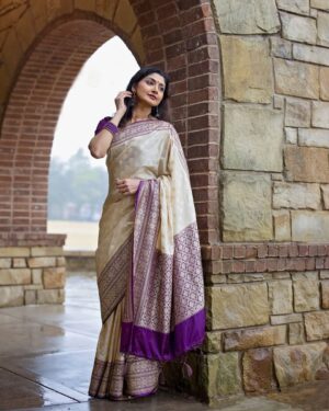 Divyaa Unni Instagram - White and purple elegance 🤍💜
Wearing a beautiful saree by @the.luxethreads 
PC: @vvaranasiphotography