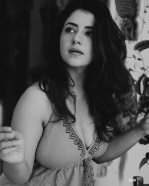 Dolly Chawla Instagram - 🖤
.
Photographed by @iamromill 
With @dollychawla22