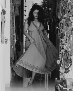 Dolly Chawla Instagram - 🖤
.
Photographed by @iamromill 
With @dollychawla22