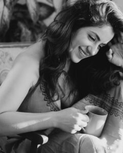 Actress Dolly Chawla HD Photos and Wallpapers March 2025