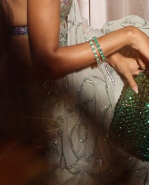 Dolly Singh Instagram - Gorom Lagche♨️

Photographs by: @dinesh_ahuja
Styled by: @dollaypop
Asst:  @siyaamannuja @amey__2000 @maanyasaigal @vidhichabhadia2323 
@vatsalj31
Saaree: @amaare.in
Earrings: @goldenwindow @ascend.rohank
Bracelet: @nehalullajewellery
Rings: @nehalullajewellery @ishhaara
@ascend.rohank
Bag: @manaaiki_official
Make-Up: @areejsmakeup
Hair: @ramihalder
