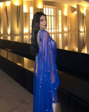 Dolly Singh Instagram - Dilli main shaadi season aur maut ke season ka saath main lutf uthate hue😂 
So much fun at chota bhai @mayankpandey_3 and @shubhangiverma1196 wedding, such sweethearts both of them and so in love! 🧿😭 
@komalpandeyofficial @siddharth93batra being the most beautiful, perfect hosts 🤩
I wore @aisharaoofficial felt like  Jasmine 😍with my honorary bengali babu @manuchaturvedi 😂 
Makeup and hair by my baby @makeupbybinachauhan 🤌🏽
Thank you @quirkbrandconsulting 🩷
