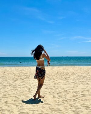 Dolly Singh Instagram - Beach pe ghar dila do bhagwan ji😭
Gosh loved being here with the calm, clean waters. feels aagaye🥰
