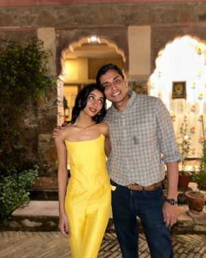Dolly Singh Instagram - Celebrated this birthday with some of my favourite people on this planet evaaaa! Honestly Im so grateful to have them in my life and feel so loved, my heart aches! 😭😭 

Missed you so much @siddharth93batra 🤧

Had some amazing time at Tijara Fort Palace @neemrana.hotels 🩷 (not a collab)