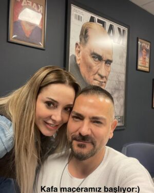 Dolunay Soysert Instagram - Yıl,sınırlarımı fazlasıyla zorlayarak başladı.Kızgın,gönlü kırık ve isyanda olduğum çok şey var.Aslında bu fotoğraf dizisi tamirat sürecim.Kayıtlara geçeyim ki bu dönemi hiç unutmayayım istedim.Gülebildiğim her ana şükrederek “Hadi Dolunay yapacak çok iş var”🎈