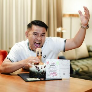 Duma Riris Silalahi Instagram - GIVEAWAY x Judika 

Memang menikmati kebersamaan dengan orang-orang tercinta di @langham_jakarta memiliki seribu keindahan untuk diceritakan! Banyak yang rekomendasi untuk stay dan aku ambil keputusan terbaik untuk merayakan momen spesial di tempat keren ini!

Nah, aku dan The Langham,Jakarta ingin berbagi kebahagiaan ini bersama kalian!

Ikuti giveaway untuk memenangkan STAYCATION 1 MALAM di @langham_jakarta untuk satu orang pemenang yang beruntung! Caranya gampang banget:

1.⁠ ⁠Wajib follow @langham_jakarta, @jud1ka & @duma_riris 
2.⁠ ⁠Like post ini
3.⁠ ⁠Isi di kolom Comment “Happy Birthday Judika & The Langham, Jakarta” dan tag 2 orang temanmu
4.⁠ ⁠Share post ini ke IG story kamu

Pemenang Giveaway akan diumumkan pada tanggal 10 September 2024 ✨

#TheLanghamWay #thelanghamjakarta #TheLanghamJakartaTurns3