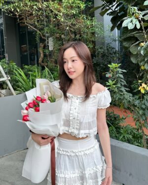 Eisaya Hosuwan Instagram - Happy Valentine’s day นะคะ🌷✨