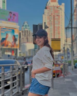Eisha Singh Instagram - A lil bit of chaos a whole lot of charm that’s Bangkok for you ❤️

#EishaSingh #eishatribe