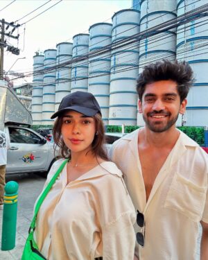 Eisha Singh Instagram - A lil bit of chaos a whole lot of charm that’s Bangkok for you ❤️

#EishaSingh #eishatribe