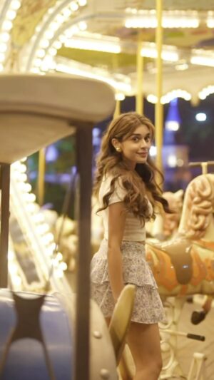 Eisha Singh Instagram - Lost in the rhythm, found in the moment 💃💛

📸 : @apex.filmss 

#EishaSingh
